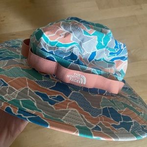 North Face Brimmer Hat, New and Unused! Moisture wicking UPF 40+ recycled